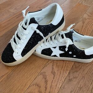 Black and white sparkles